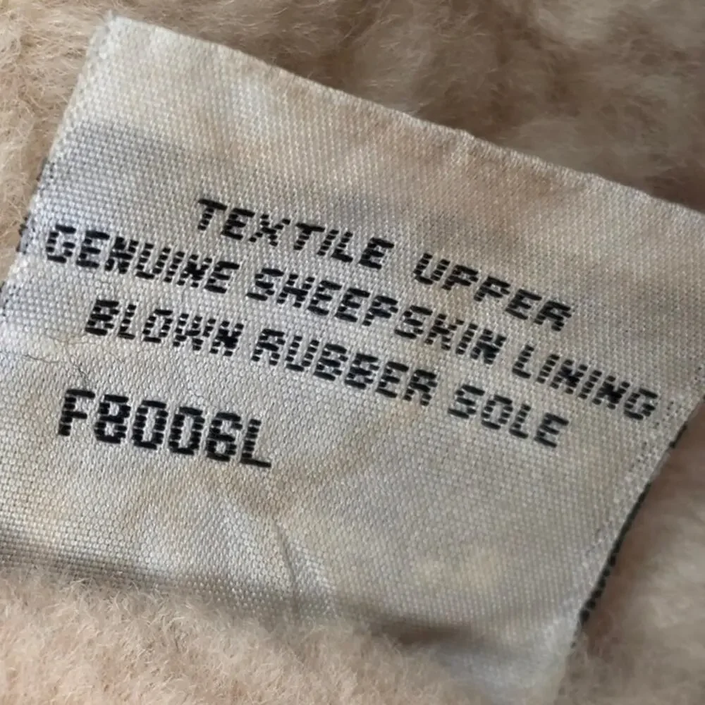 UGG AUSTRALIA RARE CLASSIC MINI 5856 